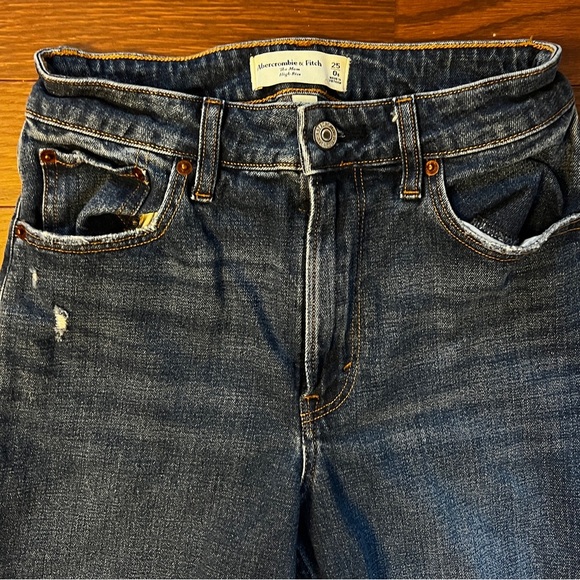 Abercrombie Curve Love The Mom High Rise Ripped Jeans Size 25 (Like New!) - Picture 3 of 6